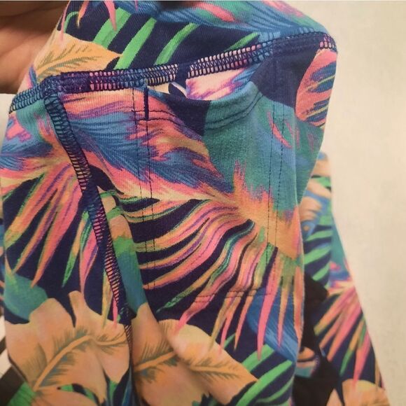 VS PINK Ultimate High Waist Tropical Mesh Leggings - Picture 5 of 6